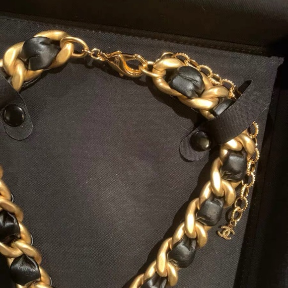 chanel necklace - Picture 3 of 4